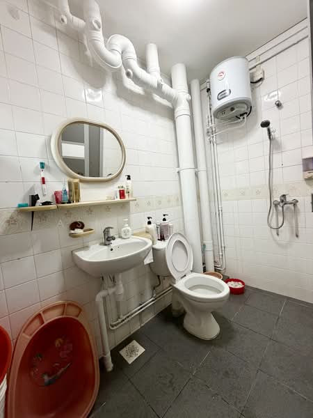 761 Pasir Ris Street 71, 761 Pasir Ris Street 71, 4 Bedrooms, 1,345 sqft, HDB Flat For Sale, by Ashley Chai 蔡忝玲, 500115693 - Bathroom - PropertyGuru.com.sg