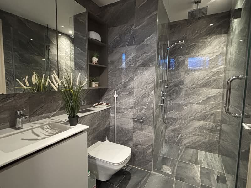 Sengkang Grand Residences, 76 Compassvale Bow, 1 Bedroom, 474 sqft, Condominium For Rent, by Tan Poh Ling Annie, 500115742 - Bathroom - PropertyGuru.com.sg