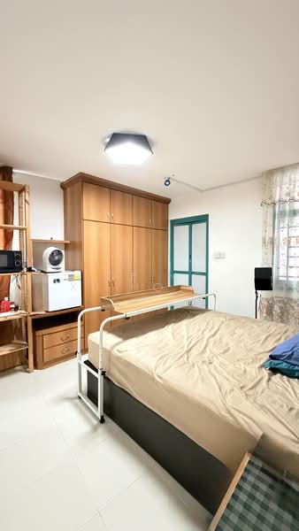 482 Segar Road, 482 Segar Road, 3 Bedrooms, 978 sqft, HDB Flat For Sale, by Joe Ng Xu Hong 黄緒汯, 500115746 - Bedroom - PropertyGuru.com.sg
