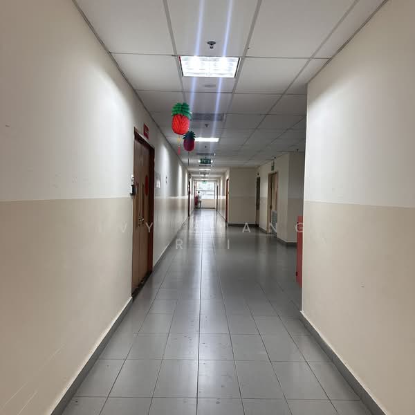 Woodlands Bizhub, 242 Woodlands Industrial Park E5, 1,206 sqft, Factory / Workshop (B2) For Sale, by Ivy Zhang Rui, 500115749 - Corridor - CommercialGuru.com.sg