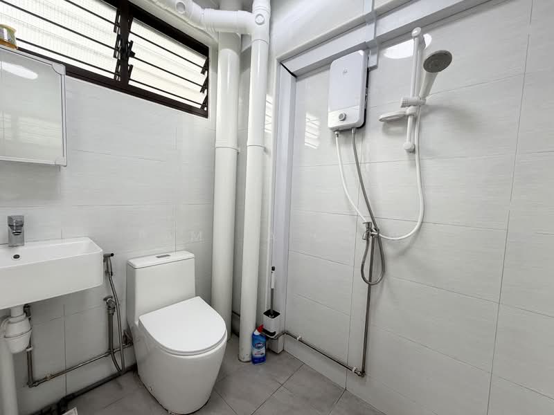 430 Bukit Panjang Ring Road, 430 Bukit Panjang Ring Road, 3 Bedrooms, 1,119 sqft, HDB Flat For Sale, by Pamela Chin, 500115750 - Bathroom - PropertyGuru.com.sg