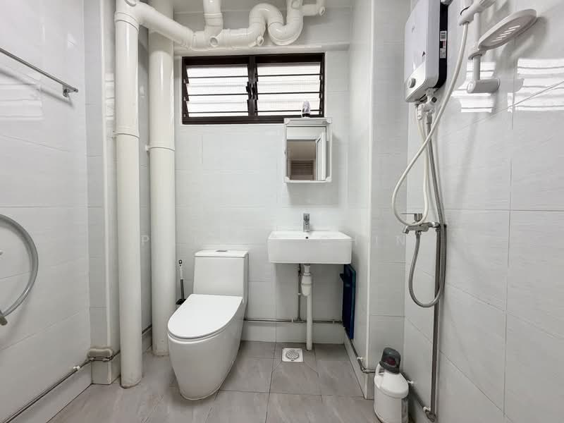 430 Bukit Panjang Ring Road, 430 Bukit Panjang Ring Road, 3 Bedrooms, 1,119 sqft, HDB Flat For Sale, by Pamela Chin, 500115750 - Bathroom - PropertyGuru.com.sg