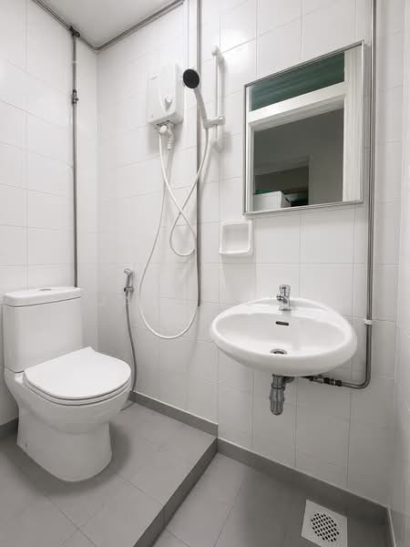 The Regalia, 2 River Valley Close, Room Rental, 100 sqft, Apartment For Rent, by James Lee, 500115757 - Bathroom - PropertyGuru.com.sg