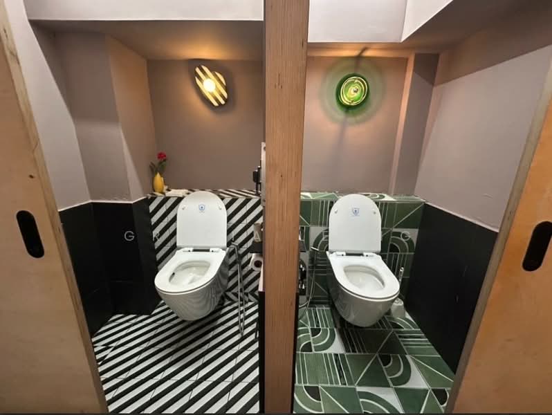 Rare Fully Fitted F&B Unit at Boon Tat Street !, Boon Tat Street, 3,442 sqft, Food & Beverage For Rent, by Gracia Leong, 500115759 - Bathroom - CommercialGuru.com.sg