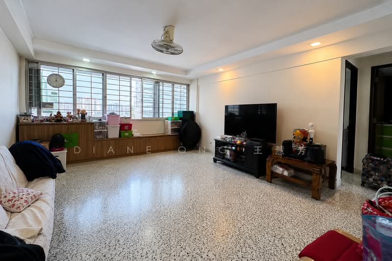 219 Lorong 8 Toa Payoh, 219 Lorong 8 Toa Payoh, 3 Bedrooms, 882 sqft, HDB Flat For Sale, by Diane Ong 王慧芳, 500115761 - Living Room - PropertyGuru.com.sg