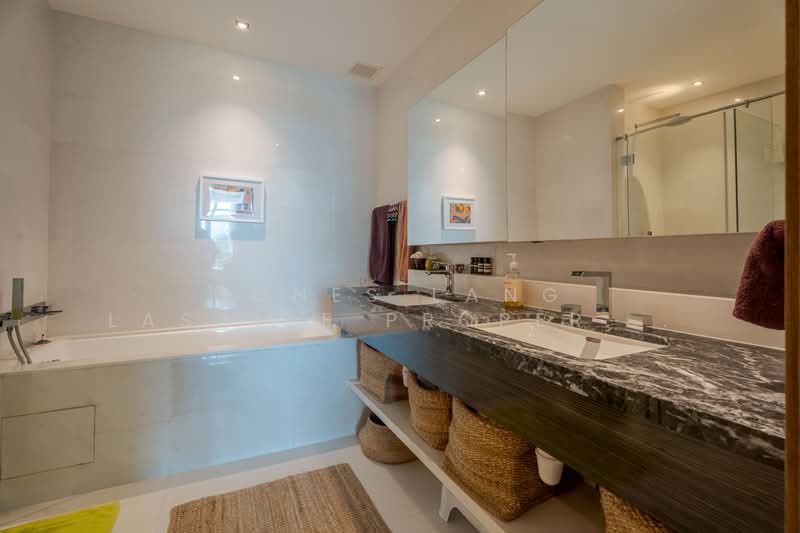 Residences @ Emerald Hill, 119 Emerald Hill Road, 4 Bedrooms, 2,282 sqft, Condominium For Sale, by Cynthia Wong, 500115770 - Bathroom - PropertyGuru.com.sg