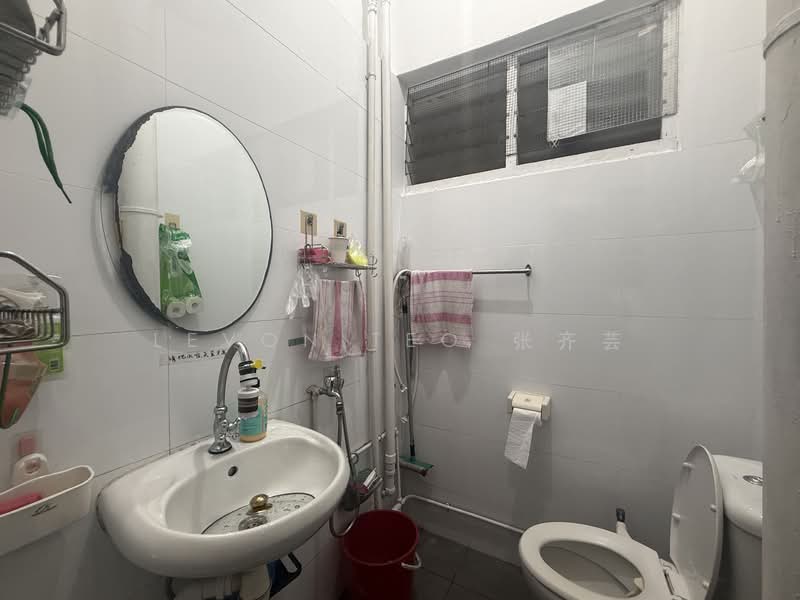 167 woodlands street 11, 167 Woodlands St 11, 780 sqft, Shop / Shophouse For Rent, by Levon Teo 张齐芸, 500115773 - Bathroom - CommercialGuru.com.sg