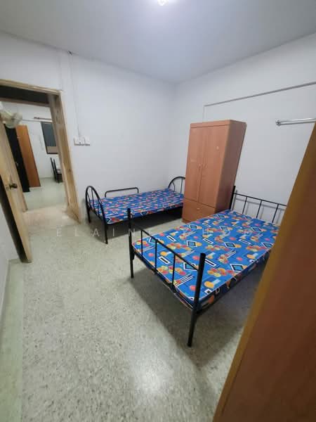 427 Clementi Avenue 3, 427 Clementi Avenue 3, 2 Bedrooms, 725 sqft, HDB Flat For Sale, by Elaine Khoo, 500115790 - Bedroom - PropertyGuru.com.sg