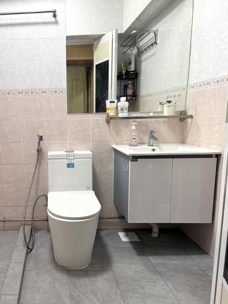 660C Jurong West Street 64, 660C Jurong West Street 64, 3 Bedrooms, 968 sqft, HDB Flat For Sale, by Thiru P, 500115800 - Bathroom - PropertyGuru.com.sg