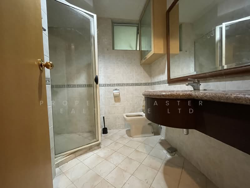 Guilin View, 20 Bukit Batok Street 52, 3 Bedrooms, 1,259 sqft, Condominium For Sale, by KAREN ONG, 500115819 - Bathroom - PropertyGuru.com.sg