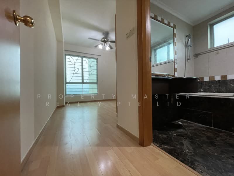 Guilin View, 20 Bukit Batok Street 52, 3 Bedrooms, 1,259 sqft, Condominium For Sale, by KAREN ONG, 500115819 - Interior - PropertyGuru.com.sg