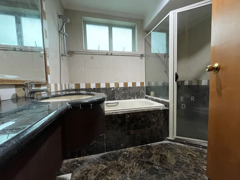 Guilin View, 20 Bukit Batok Street 52, 3 Bedrooms, 1,259 sqft, Condominium For Sale, by KAREN ONG, 500115819 - Bathroom - PropertyGuru.com.sg