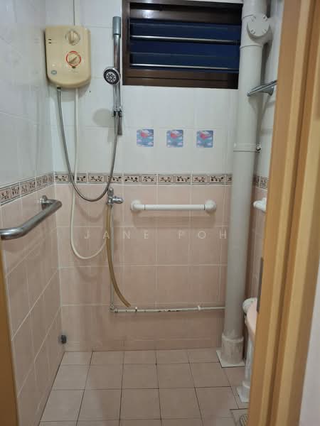 2 Dover Road, 2 Dover Road, 2 Bedrooms, 700 sqft, HDB Flat For Rent, by Jane Poh, 500115828 - Bathroom - PropertyGuru.com.sg