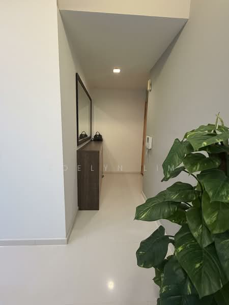 Kovan Residences, 7 Kovan Road, 4 Bedrooms, 1,442 sqft, Condominium For Sale, by Zoelyn Lim, 500115841 - Corridor - PropertyGuru.com.sg