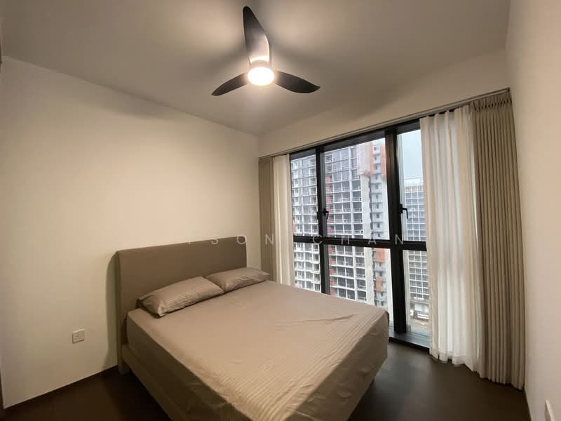 Tembusu Grand, 92 Jalan Tembusu, 3 Bedrooms, 1,173 sqft, Condominium For Rent, by Kitson Chan, 500115844 - Master Bedroom w ceiling fan - PropertyGuru.com.sg