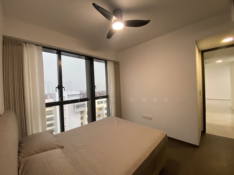 Tembusu Grand, 92 Jalan Tembusu, 3 Bedrooms, 1,173 sqft, Condominium For Rent, by Kitson Chan, 500115844 - Master Bedroom w ceiling fan - PropertyGuru.com.sg