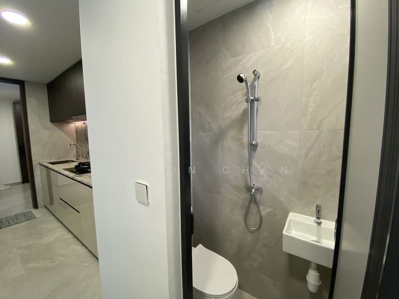 Tembusu Grand, 92 Jalan Tembusu, 3 Bedrooms, 1,173 sqft, Condominium For Rent, by Kitson Chan, 500115844 - Helper's toilet - PropertyGuru.com.sg