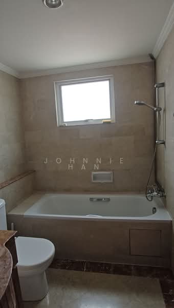 Emerald Garden, 33 Club Street, 3 Bedrooms, 1,033 sqft, Condominium For Rent, by Johnnie Han, 500115849 - Bathroom - PropertyGuru.com.sg