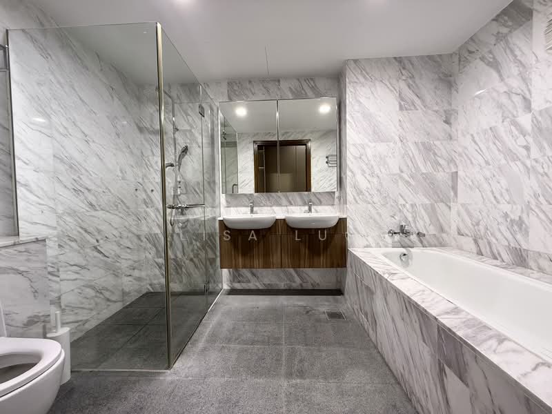 Waterbank at Dakota, 25 Dakota Crescent, 5 Bedrooms, 2,820 sqft, Condominium For Rent, by Lisa Luo, 500115854 - Bathroom - PropertyGuru.com.sg