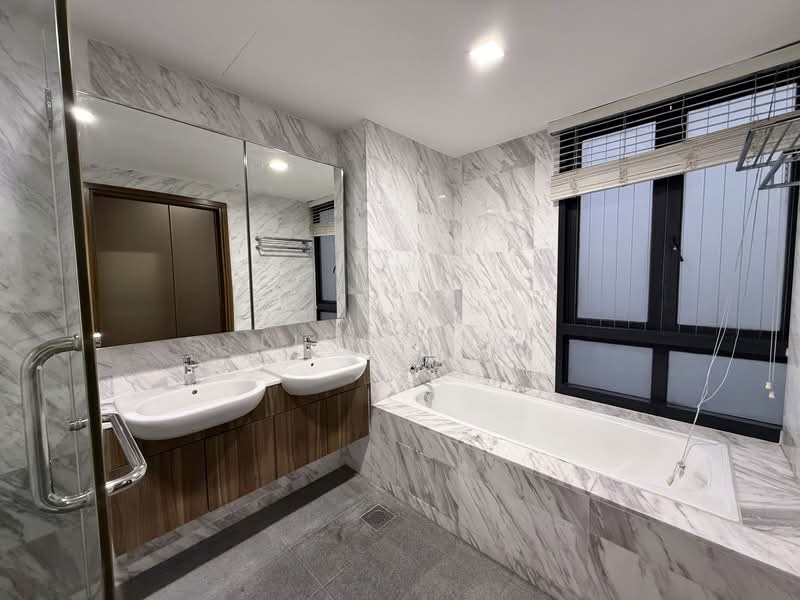 Waterbank at Dakota, 25 Dakota Crescent, 5 Bedrooms, 2,820 sqft, Condominium For Rent, by Lisa Luo, 500115854 - Bathroom - PropertyGuru.com.sg
