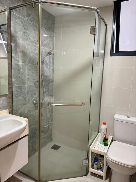 La Fiesta, 62 Sengkang Square, 2 Bedrooms, 753 sqft, Condominium For Sale, by Tina Sun, 500115856 - Bathroom - PropertyGuru.com.sg