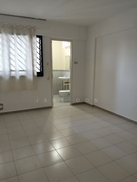 180 Bishan Street 13, 180 Bishan Street 13, 3 Bedrooms, 893 sqft, HDB Flat For Rent, by Jane Oon, 500115861 - Bathroom - PropertyGuru.com.sg