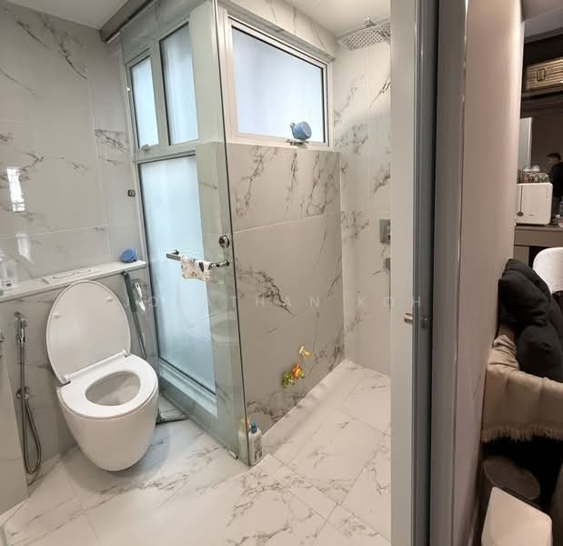Freehold Fully Renovated unit with lift for sale!!!, Pavillion Circle, Pavillion Green, Pavillion Place, Pavillion Park, Pavillion Rise, Pavillion Grove, Pavillion Street, 7 Bedrooms, 3,305 sqft, Terraced House For Sale, by Jonathan Koh, 500115865 - Bathroom - PropertyGuru.com.sg