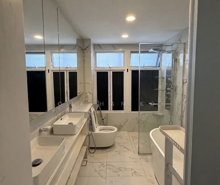 Freehold Fully Renovated unit with lift for sale!!!, Pavillion Circle, Pavillion Green, Pavillion Place, Pavillion Park, Pavillion Rise, Pavillion Grove, Pavillion Street, 7 Bedrooms, 3,305 sqft, Terraced House For Sale, by Jonathan Koh, 500115865 - Bathroom - PropertyGuru.com.sg