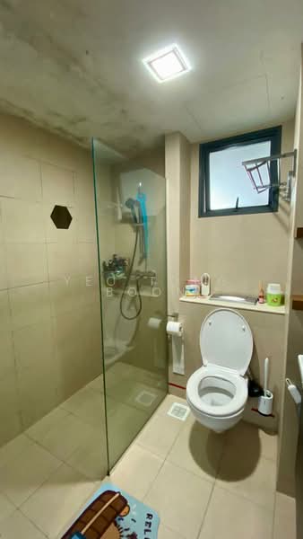 Pinnacle @ Duxton, 1F Cantonment Road, 3 Bedrooms, 1,152 sqft, HDB Flat For Sale, by Yeo Tong Boon, 500115871 - Bathroom - PropertyGuru.com.sg