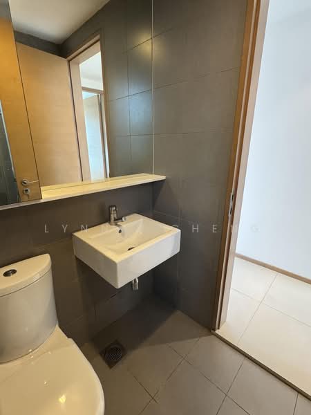 Domain 21, 21 Delta Road, 3 Bedrooms, 1,023 sqft, Condominium For Sale, by Lynnis Cheng, 500115881 - Common Bathroom - PropertyGuru.com.sg
