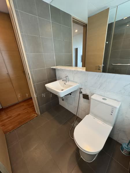 Domain 21, 21 Delta Road, 3 Bedrooms, 1,023 sqft, Condominium For Sale, by Lynnis Cheng, 500115881 - Master Bathroom - PropertyGuru.com.sg