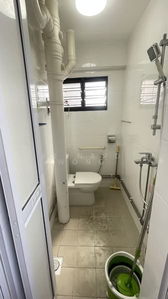 634 Yishun Street 61, 634 Yishun Street 61, 3 Bedrooms, 904 sqft, HDB Flat For Rent, by Bernard Wong, 500115895 - Bathroom - PropertyGuru.com.sg