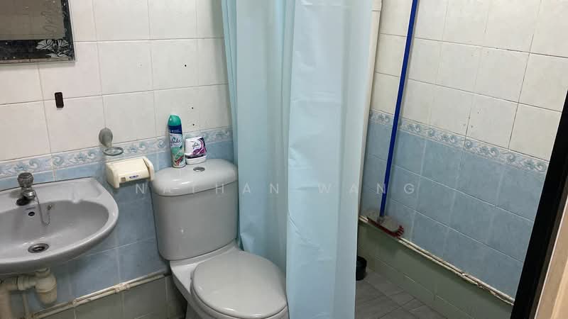 144 Lorong 2 Toa Payoh, 144 Lorong 2 Toa Payoh, Room Rental, 150 sqft, HDB Flat For Rent, by Nathan Wang, 500115909 - Bathroom - PropertyGuru.com.sg
