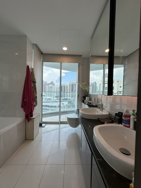 Nathan Suites, 21 Nathan Road, 3 Bedrooms, 1,800 sqft, Condominium For Rent, by Alfred Ng, 500115913 - Bathroom - PropertyGuru.com.sg