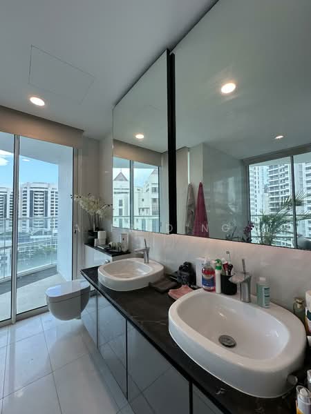 Nathan Suites, 21 Nathan Road, 3 Bedrooms, 1,800 sqft, Condominium For Rent, by Alfred Ng, 500115913 - Bathroom - PropertyGuru.com.sg