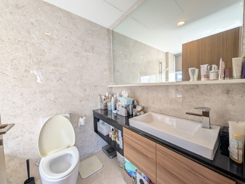 Waterfront Key, 780 Bedok Reservoir Road, 2 Bedrooms, 915 sqft, Condominium For Sale, by Kelvin Koh, 500115922 - Master Bathroom - PropertyGuru.com.sg