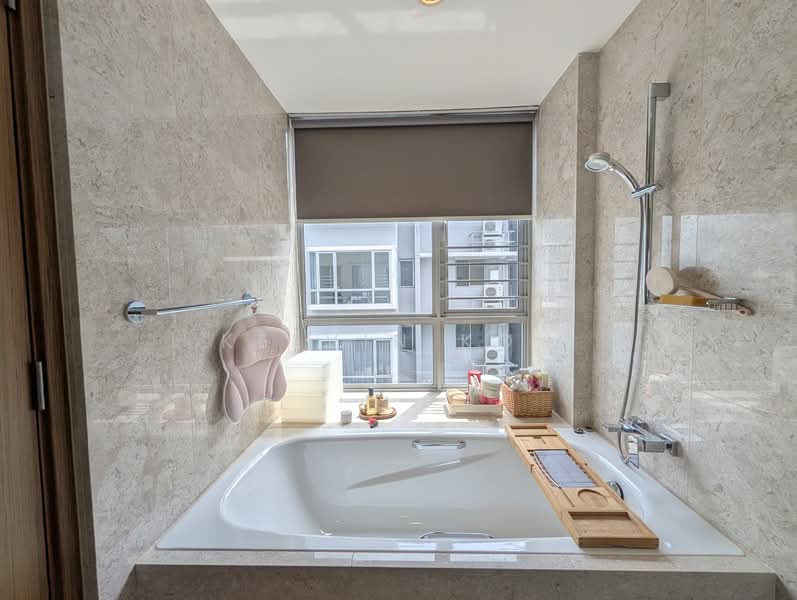 Waterfront Key, 780 Bedok Reservoir Road, 2 Bedrooms, 915 sqft, Condominium For Sale, by Kelvin Koh, 500115922 - Master Bathroom - PropertyGuru.com.sg