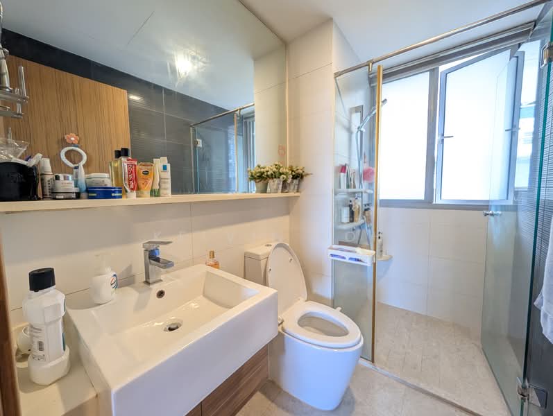 Waterfront Key, 780 Bedok Reservoir Road, 2 Bedrooms, 915 sqft, Condominium For Sale, by Kelvin Koh, 500115922 - Common Bathroom - PropertyGuru.com.sg