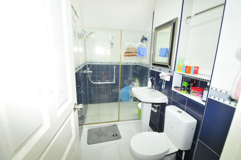 Springwell Mansions, 19-21C Jalan Haji Salam, 3 Bedrooms, 3,208 sqft, Apartment For Sale, by Lye Ai Ling 赖爱玲, 500115930 - Bathroom - PropertyGuru.com.sg