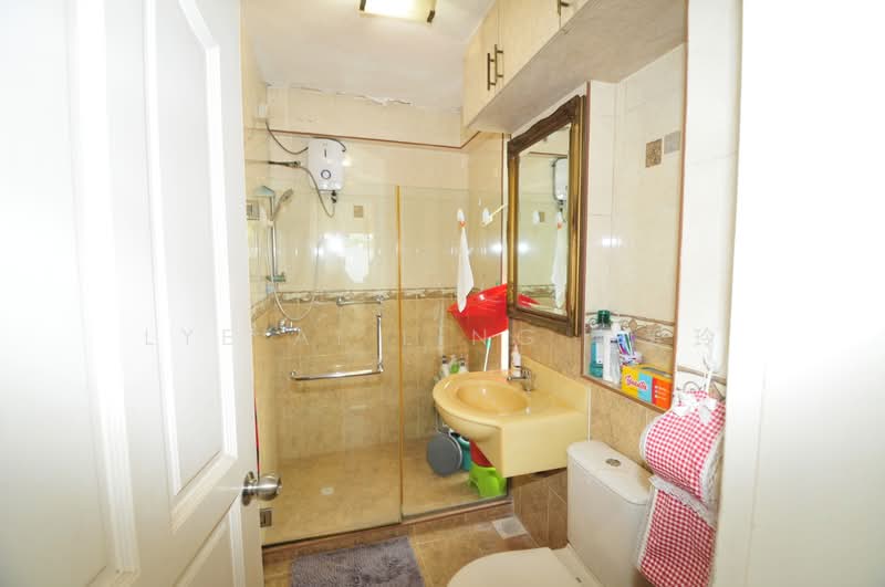 Springwell Mansions, 19-21C Jalan Haji Salam, 3 Bedrooms, 3,208 sqft, Apartment For Sale, by Lye Ai Ling 赖爱玲, 500115930 - Bathroom - PropertyGuru.com.sg