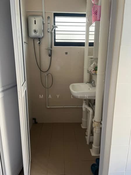 174 Boon Lay Drive, 174 Boon Lay Drive, 2 Bedrooms, 680 sqft, HDB Flat For Rent, by May Lin, 500115935 - Bathroom - PropertyGuru.com.sg