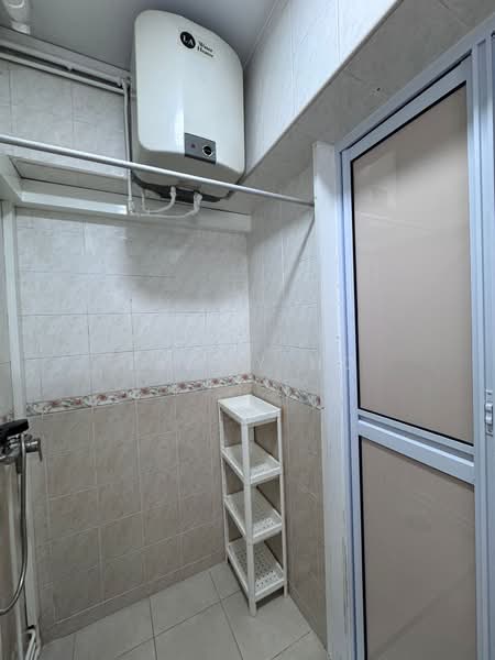 13 Cantonment Close, 13 Cantonment Close, 3 Bedrooms, 1,160 sqft, HDB Flat For Rent, by Tammy Ho, 500115941 - Bathroom - PropertyGuru.com.sg