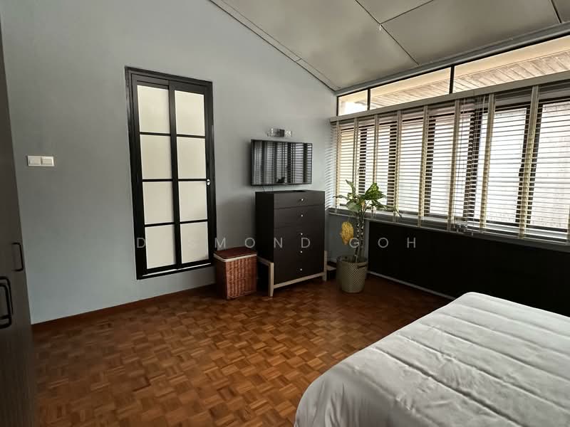 West Coast Charming House, Renovated, LH 999 years, West  Coast Green / West Coast Park / West Coast Place / West Coast Ave, 4 Bedrooms, 3,500 sqft, Corner Terrace For Sale, by Desmond Goh, 500115944 - Bedroom - PropertyGuru.com.sg