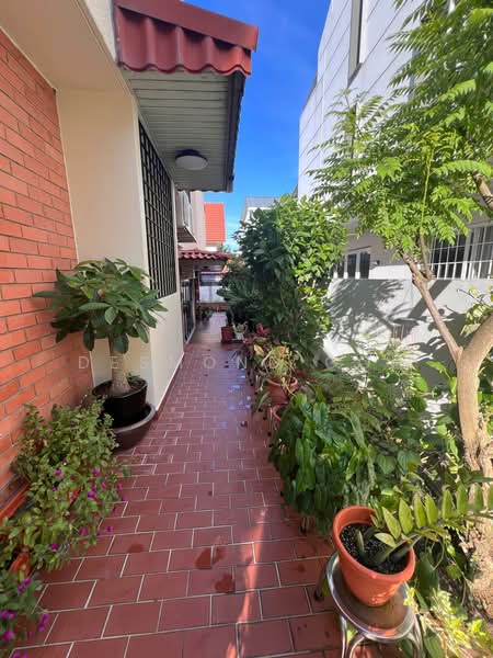 West Coast Charming House, Renovated, LH 999 years, West  Coast Green / West Coast Park / West Coast Place / West Coast Ave, 4 Bedrooms, 3,500 sqft, Corner Terrace For Sale, by Desmond Goh, 500115944 - Exterior - PropertyGuru.com.sg