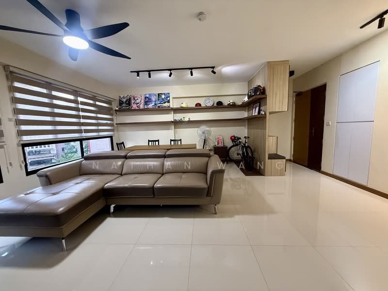 467B Bukit Batok West Avenue 9, 467B Bukit Batok West Avenue 9, 3 Bedrooms, 1,216 sqft, HDB Flat For Sale, by Nathan Wang, 500115969 - Living Room - PropertyGuru.com.sg