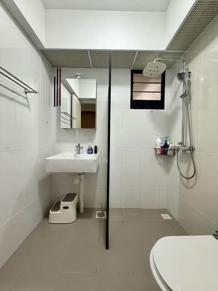 467B Bukit Batok West Avenue 9, 467B Bukit Batok West Avenue 9, 3 Bedrooms, 1,216 sqft, HDB Flat For Sale, by Nathan Wang, 500115969 - Bathroom - PropertyGuru.com.sg