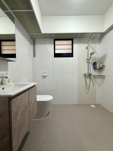 467B Bukit Batok West Avenue 9, 467B Bukit Batok West Avenue 9, 3 Bedrooms, 1,216 sqft, HDB Flat For Sale, by Nathan Wang, 500115969 - Bathroom - PropertyGuru.com.sg