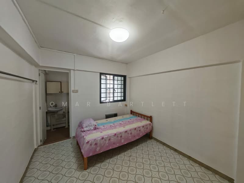 435 Ang Mo Kio Avenue 10, 435 Ang Mo Kio Avenue 10, 2 Bedrooms, 883 sqft, HDB Flat For Sale, by Omar Bartlett, 500115980 - Bedroom - PropertyGuru.com.sg