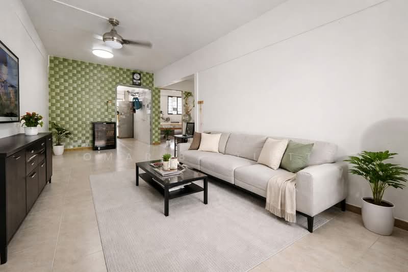 435 Ang Mo Kio Avenue 10, 435 Ang Mo Kio Avenue 10, 2 Bedrooms, 883 sqft, HDB Flat For Sale, by Omar Bartlett, 500115980 - Living Room - PropertyGuru.com.sg