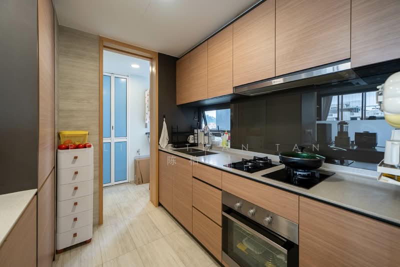 Midwood, 8 Hillview Rise, 4 Bedrooms, 1,259 sqft, Condominium For Sale, by Felix Ethan Tan 陈柏钧, 500115998 - Kitchen - PropertyGuru.com.sg